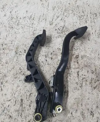 Opel Insignia A Pedal assembly 