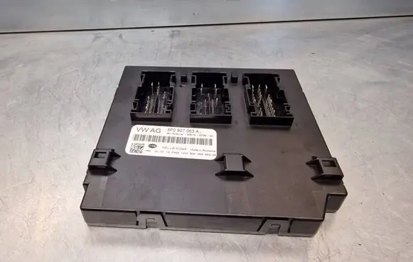 Audi A3 S3 A3 Sportback 8P Comfort/convenience module 8P0907063A 5DK00965325