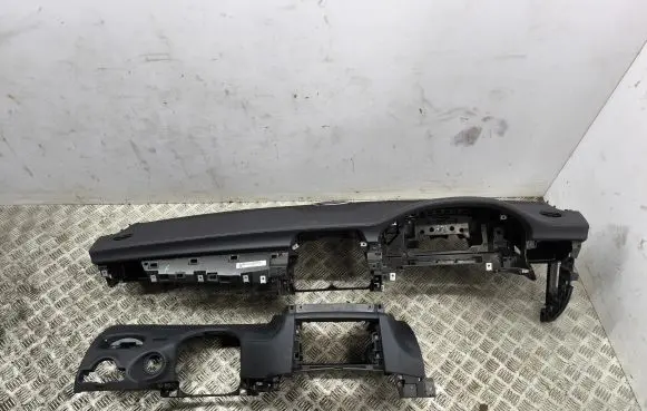 Mercedes-Benz CLS C218 X218 Dashboard A21868035870000