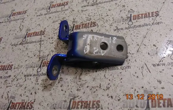 Toyota Yaris Front door upper hinge