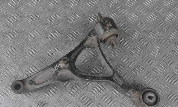 Volvo XC90 Front lower control arm/wishbone