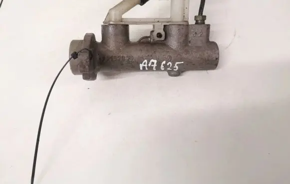 Nissan Almera Tino Master brake cylinder 22157879