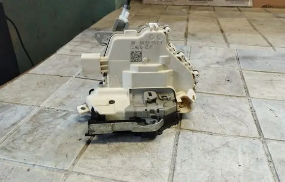 Audi A6 S6 C7 4G Rear door lock 8J1837015C