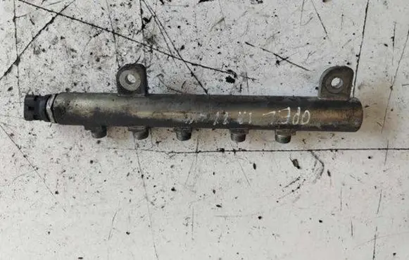 Opel Zafira B Fuel main line pipe 0445214095 55209512
