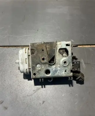 Audi A6 S6 C4 4A Front door lock 4a1837015d