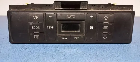Audi A4 S4 B5 8D Climate control unit 8D0820043M