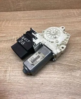 Volkswagen PASSAT B6 Rear door window regulator motor 1K0959704P
