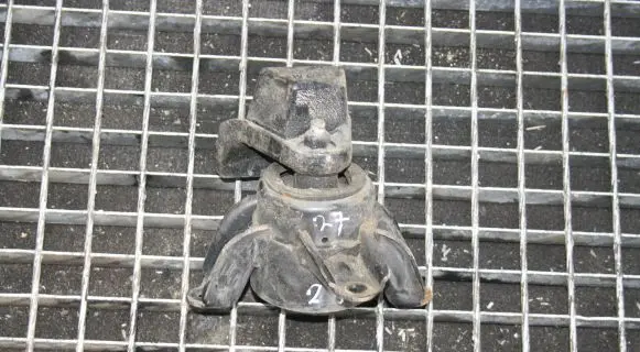 Hyundai i40 Engine mount bracket 218103Z100