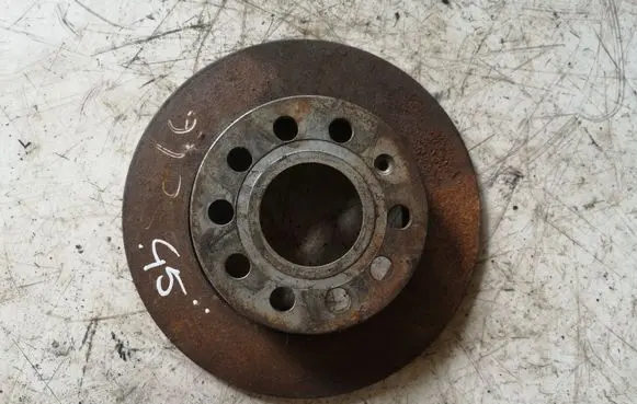 Volkswagen Golf V Rear brake disc