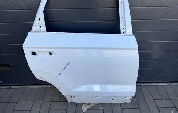 Skoda Karoq Rear door 575833312