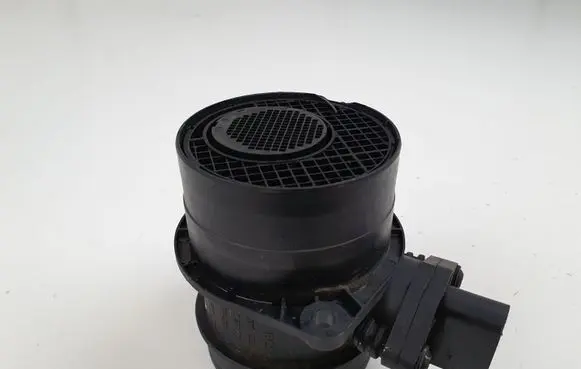 Volkswagen Golf V Mass air flow meter 074906461B 0281002461