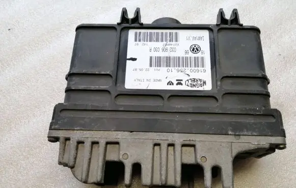 Volkswagen Golf III Engine control unit/module 032906030R XU74WPP7 6160025610