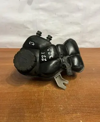Mercedes-Benz S W221 Coolant expansion tank/reservoir 2215000349 D3069