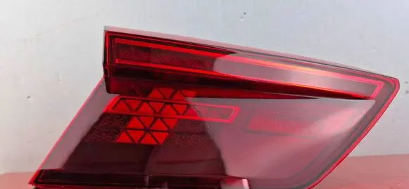 Volkswagen Tiguan Tailgate rear/tail lights 5NA945307E