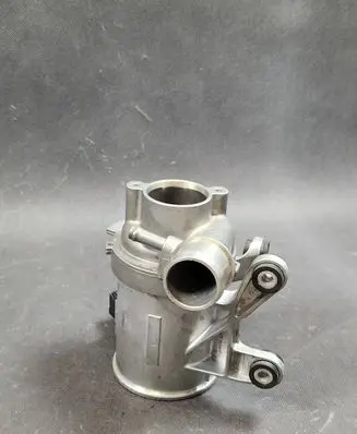 Mercedes-Benz C W205 Water pump A2742000407