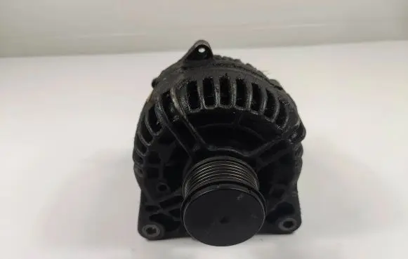 Nissan Qashqai Generator/alternator 124525140