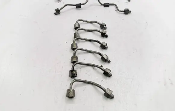 Chrysler 300 - 300C Fuel injector supply line/pipe 