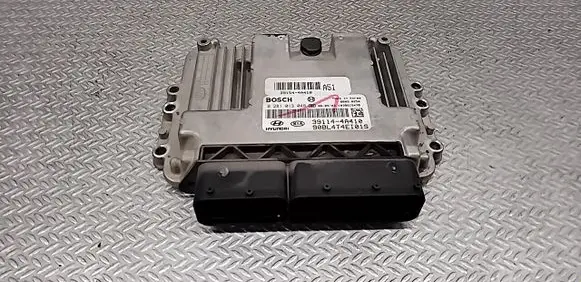 KIA Sorento Engine control unit/module 06E127025G 0281013048