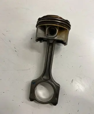 Peugeot 508 Piston with connecting rod 