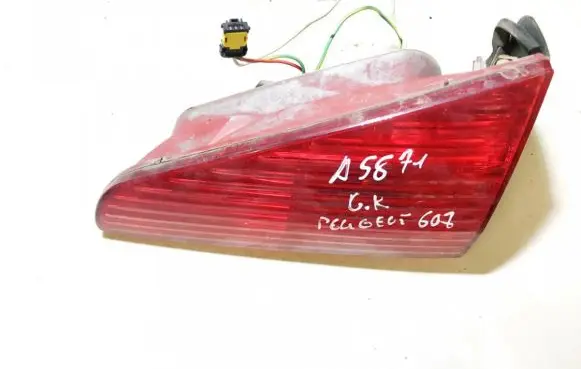 Peugeot 607 Tailgate rear/tail lights
