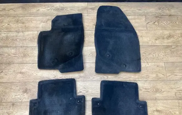 Volvo V70 Car floor mat set 09468870 09468872 09468875