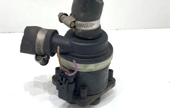Ford Grand C-MAX Oil filter mounting bracket 