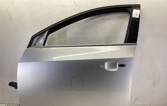 Chevrolet Cruze Front door