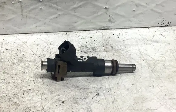 Audi A6 S6 C6 4F Fuel injector 06E133551 0280158053 04B081418