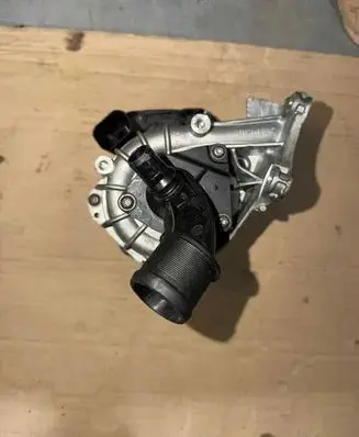 Renault Austral Water pump 210100445R 15120631