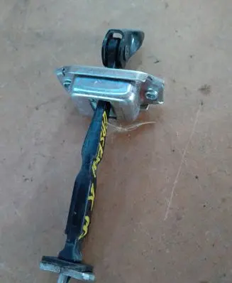Nissan Qashqai Front door check strap stopper