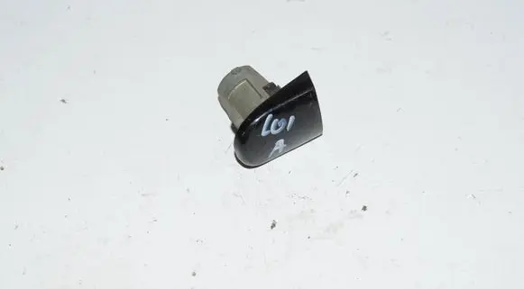 Volkswagen PASSAT B5 Front door handle cover 
