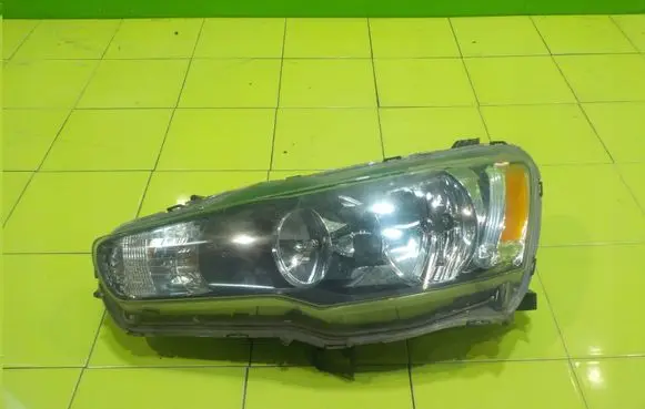 Mitsubishi Lancer VIII Headlight/headlamp PRZOD