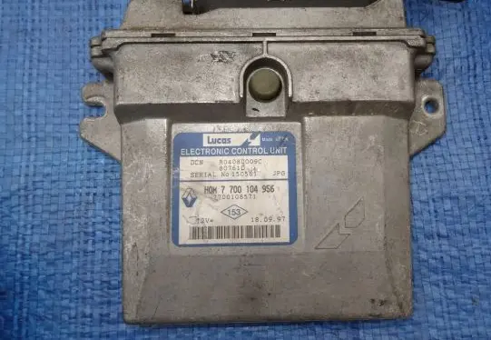 Renault Laguna I Engine control unit/module 7700867285