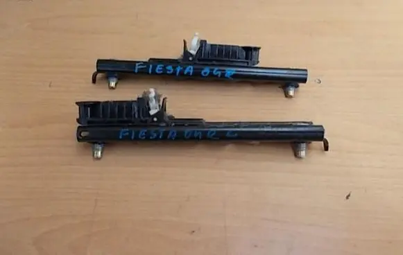 Ford Fiesta Seat belt adjustment rail 