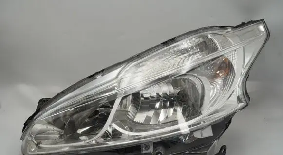 Peugeot 208 I Headlight/headlamp 9802221880 89905649