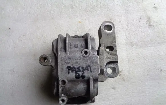 Volkswagen PASSAT B6 Engine mounting bracket 4H0199308AE 4H0199308AQ