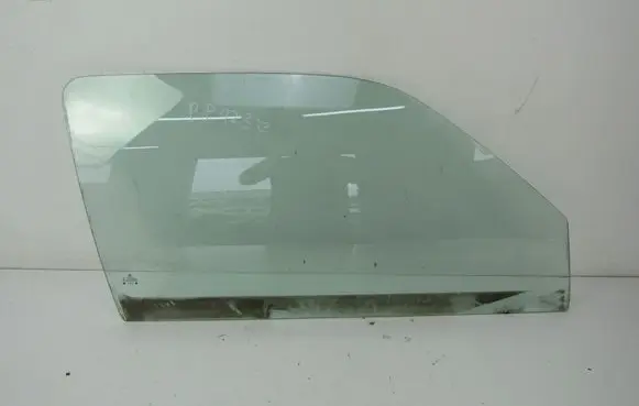 Volkswagen Golf III Front door window glass four-door 