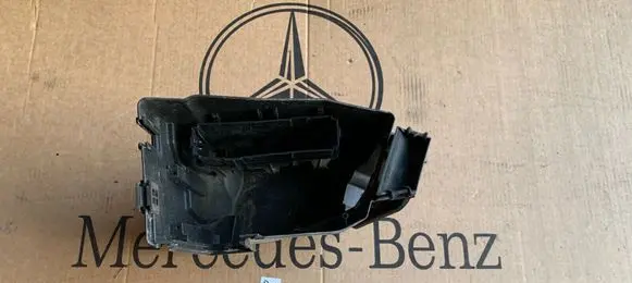 Mercedes-Benz C W203 Fuse box cover A2035452301