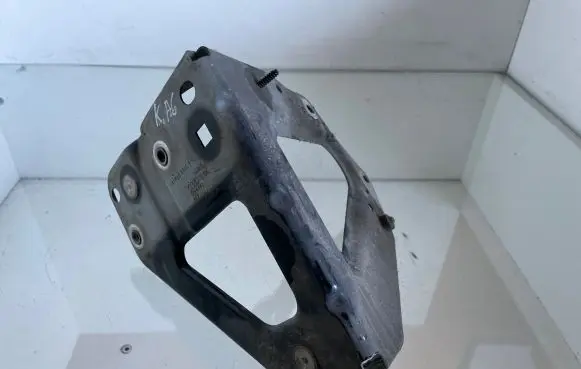 Audi A6 S6 C6 4F Fender mounting bracket 4F0821135 08S109