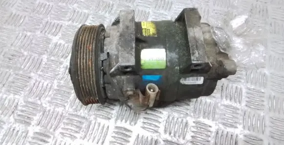 Volvo XC70 Air conditioning (A/C) compressor (pump) 8684287