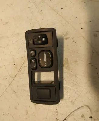 Toyota Avensis T250 Wing mirror switch 777667 183575