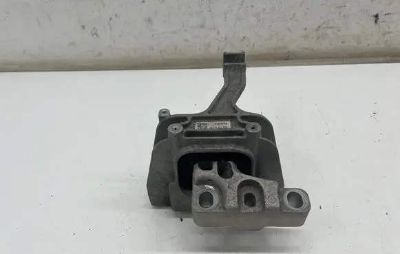 Audi Q3 F3 Engine mount bracket 5Q0199262BF