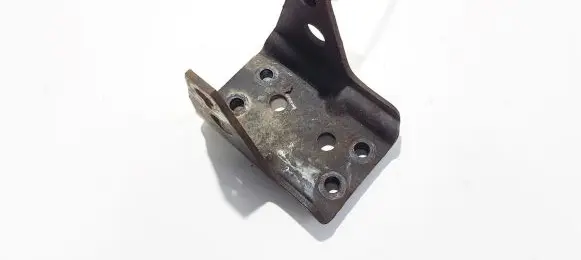 Nissan X-Trail T30 Engine mounting bracket