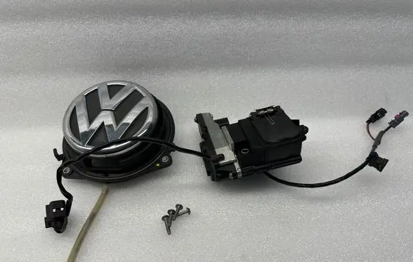Volkswagen PASSAT B7 Tailgate handle with camera 3AE827469N