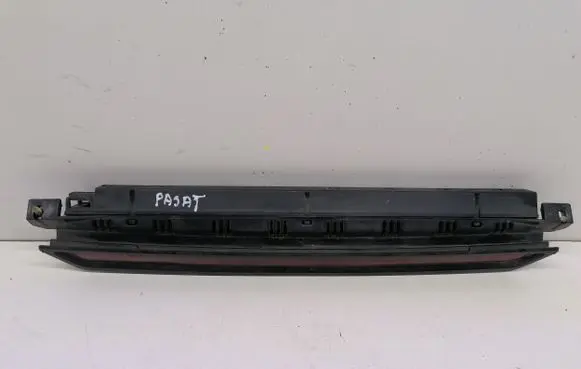 Volkswagen PASSAT B5 Third/center stoplight SAEU396 S302531