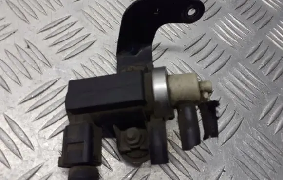 Audi A4 S4 B6 8E 8H Turbo solenoid valve 1J0906627B