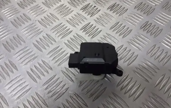Opel Zafira B Central body control module 309370600AD