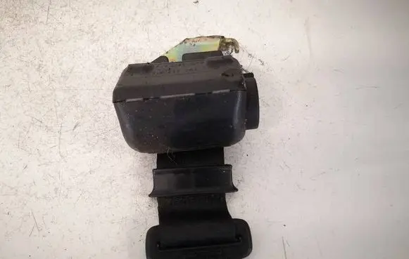 Volkswagen PASSAT B5 Middle seatbelt (rear) 3B0857813