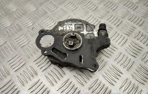 Volkswagen Transporter - Caravelle T5 Vacuum pump 03L145100