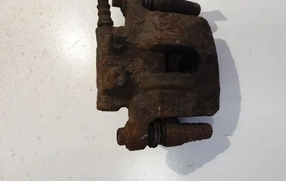 Mitsubishi Lancer X Rear brake caliper